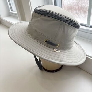 NWOT Tilley Gray / green Sun Hat